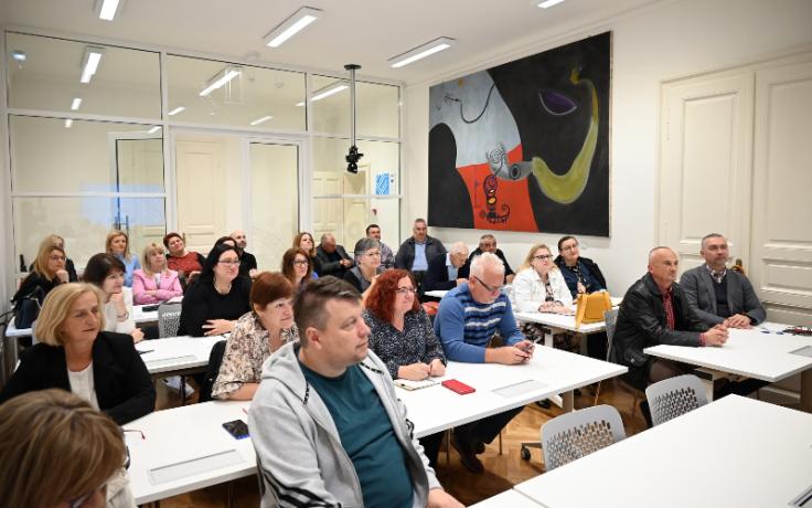 Naslovna centar za usavršavanje